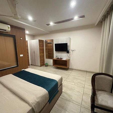 Hotel Destination Zirakpur 外观 照片